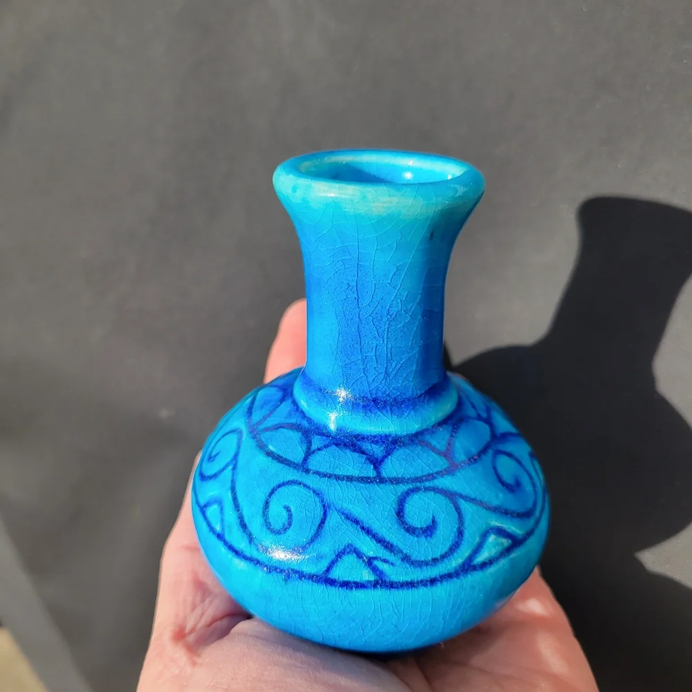 Handcrafted Blue Ceramic Vase ~ Vintage ~ Deep Turquoise Color ~ Pretty!